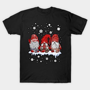 Gnomes Sewing And Quilting Christmas T-Shirt